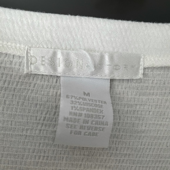 White top - Picture 4 of 4